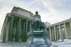 800px-Russian_State_Library_and_Monument_to_Dostoevsky